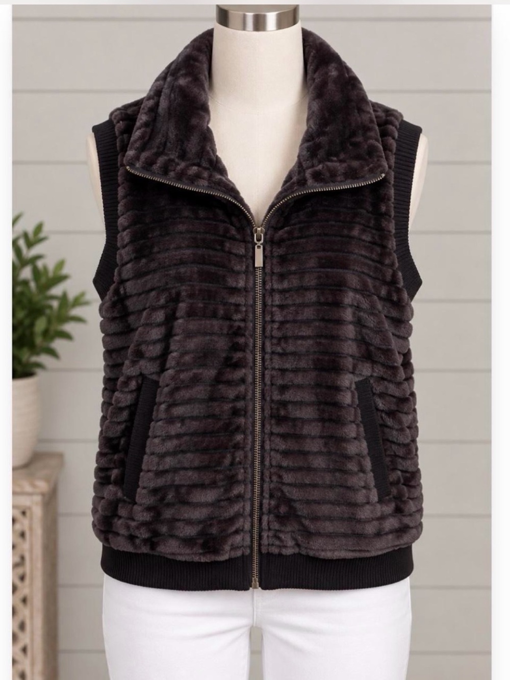 Cable & Gauge Plush Ribbed Zip-Front Vest - Charcoal